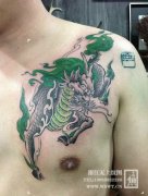 男人前胸霸气超酷的麒麟纹身图案