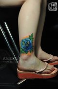 武汉纹身店纹身师喻迪原创脚踝玫瑰花纹身作品遮盖旧纹身