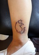 女生腿部潮流简单的猫咪纹身图案