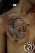 男人前胸经典的日本面具纹身图案