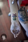 女生手腕潮流可爱的小猫咪纹身图案