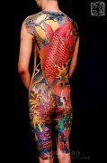 武汉老兵纹身店兵哥历时三年半打造的超大大背鲤鱼纹身图案作品写真（三）