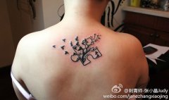 男人后背一款图腾小树与小鸟纹身图案
