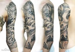 男生手臂时尚很酷的传统蛇纹身图案