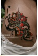 美女胯部时尚精美的爱心锁与钥匙纹身图案
