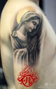 手臂时尚潮流的圣母纹身图案