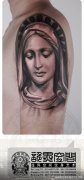 手臂经典潮流的圣母玛利亚肖像纹身图案