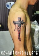 湖南纹身学员曾斌在武汉专业纹身学校学习期间制作的立体十字架纹身 ...