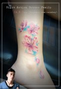 女生腿部漂亮好看的彩色小花卉纹身图案