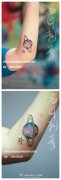 女生手臂精美的星空小星球纹身图案