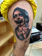 大腿上一款个性的人物纹身作品