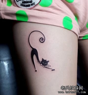 一款女性大腿猫咪tattoo图案由武汉tattoo店推荐
