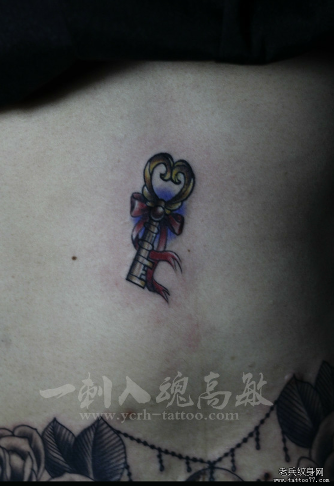 武汉最好的tattoo店推荐一款腰部钥匙tattoo图案