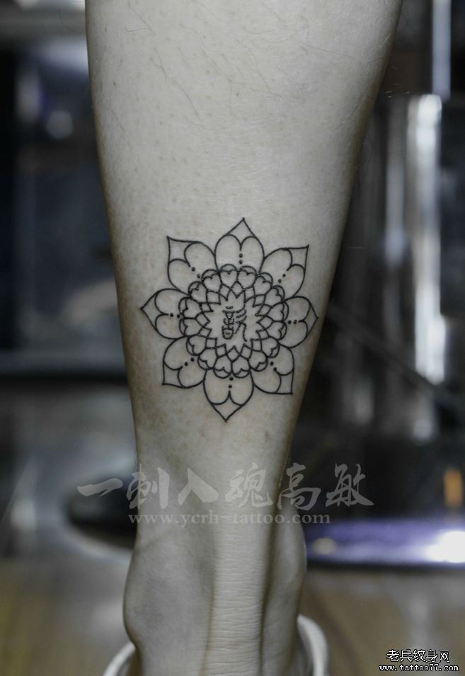 小腿花tattoo图案由武汉纹身店推荐