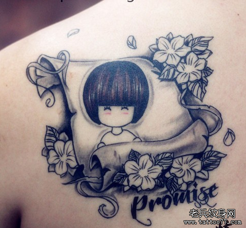 一款背部女孩花朵tattoo图案由武汉最好的纹身店推荐