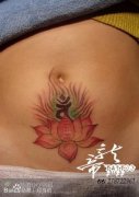 女性腹部莲花梵文纹身图案