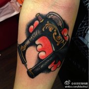 school缝纫机纹身图案由武汉最好的纹身店推荐