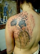 背部之特别风格花格女神纹身图案