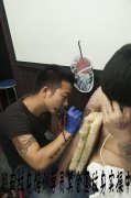 武汉最好的纹身培训学校学员莫金国纹身实操中