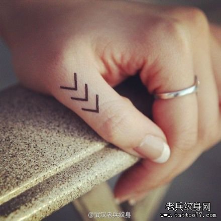 武汉最好的纹身店推荐一款手指小清新纹身图案