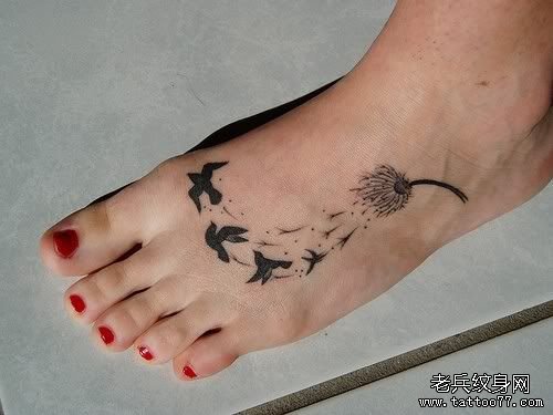 个性脚背蒲公英纹身图案由武汉最好的纹身店推荐