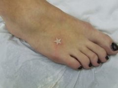 小清新脚部五角星纹身图案
