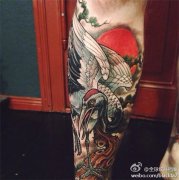 一款个性的包腿白鹤纹身图案由武汉纹身馆推荐
