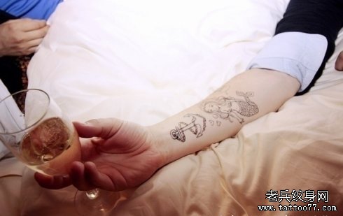 小清新手部美人鱼般锚纹身图案