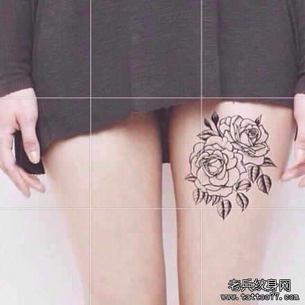 女性腿部玫瑰花纹身图案由武汉纹身店推荐