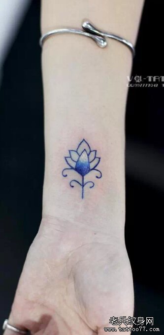 小清新莲花纹身图案由武汉最好的纹身店推荐
