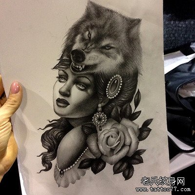 武汉纹身店推荐一款狼头女郎纹身图案