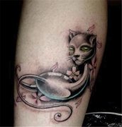腿部猫咪纹身图案由武汉纹身馆推荐