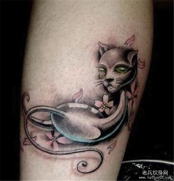 腿部猫咪纹身图案由武汉纹身馆推荐