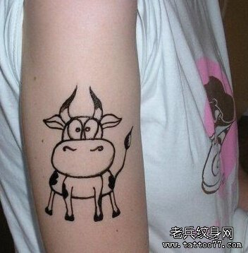 手臂牛纹身图案大全