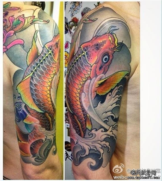 一款手臂彩色鲤鱼纹身图案由武汉纹身店推荐