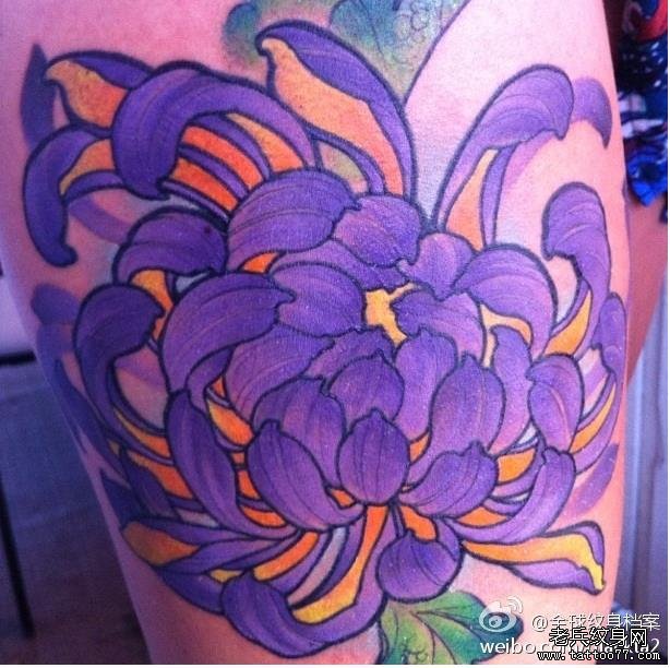 手臂传统菊花纹身图案由武汉纹身店推荐
