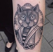 武汉纹身店推荐一款手臂点刺猫纹身图案