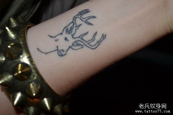 女性手腕小清新羚羊纹身图案