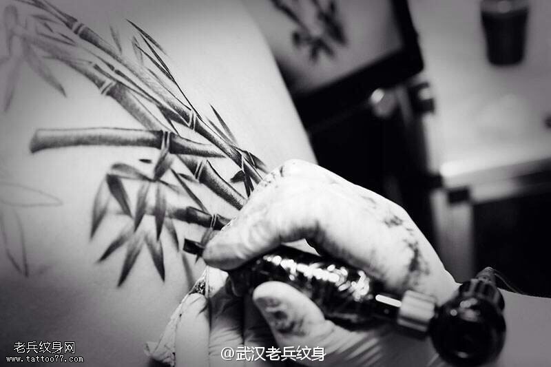 后背竹子纹身作品兵哥制作现场