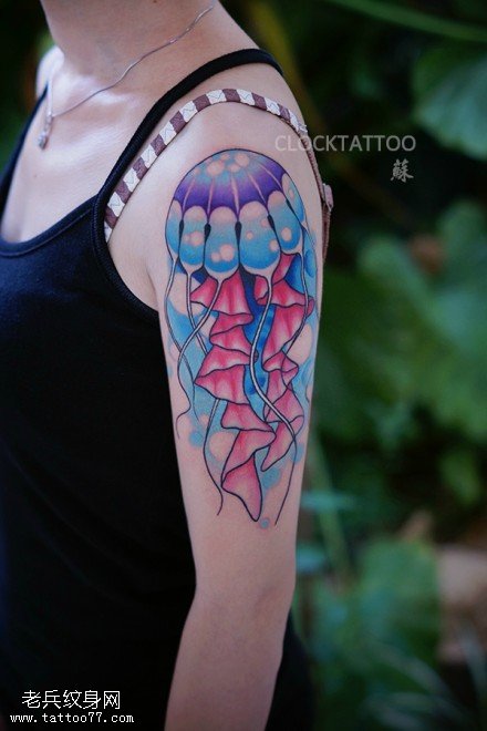 手臂彩色水母tattoo图片