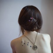 小清新个性背部鸽子纹身图案