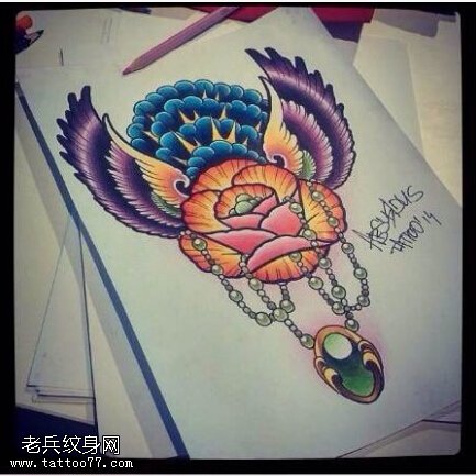 彩色玫瑰花翅膀钻石纹身图案
