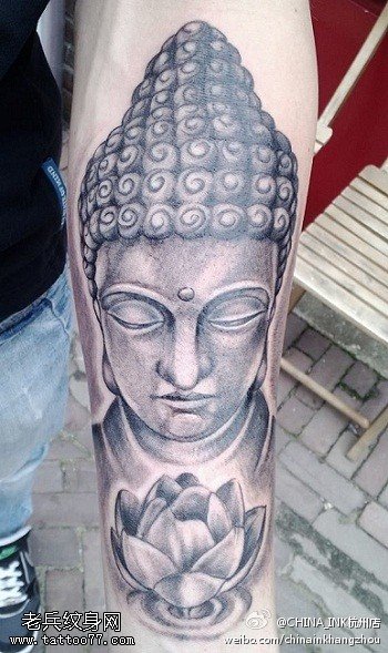 手臂佛纹身图案