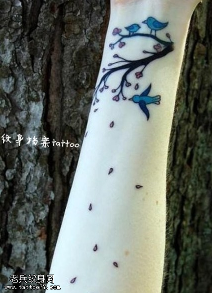 小清新手部梅花纹身图案