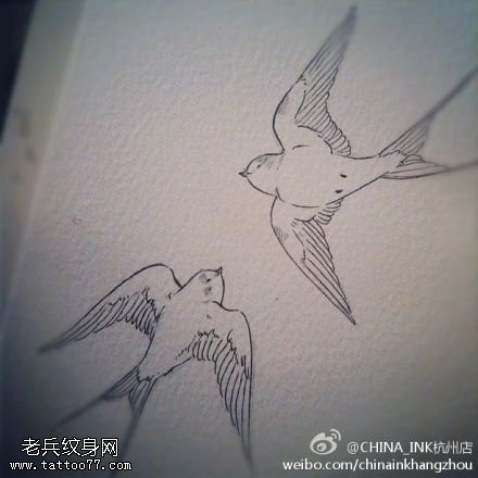 双飞燕子纹身图案