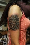 女性手臂玫瑰花纹身图案由武汉纹身提供
