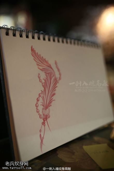 武汉纹身店推荐一款彩色羽毛佛珠纹身手稿图片