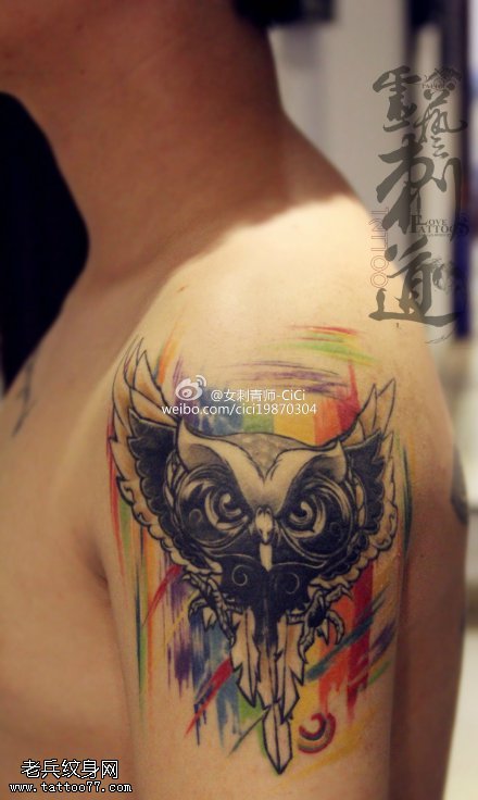 手臂个性猫头鹰纹身图片