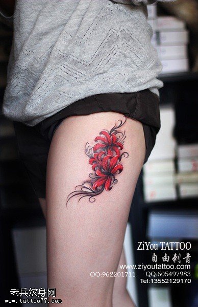 女性腿部彩色彼岸花纹身图案