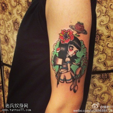 手臂彩色女郎玫瑰纹身图片